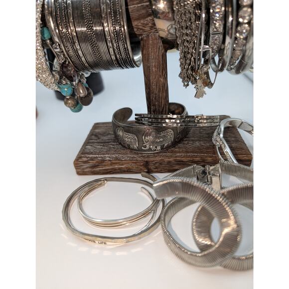 Lot of 26 Silver Tone Bracelets - Picture 4 of 6